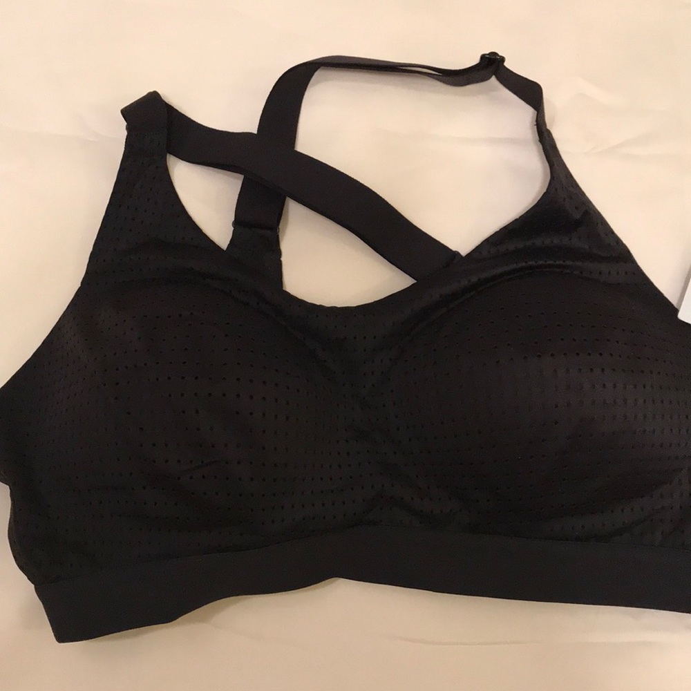 Brand new Victoria’s Secret sports bra